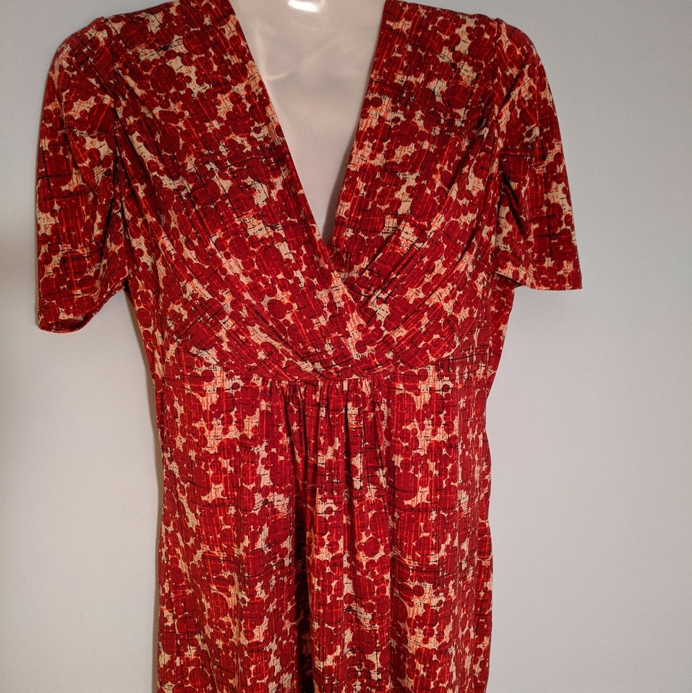 Women's v neck fitted red tan black blouse XS
